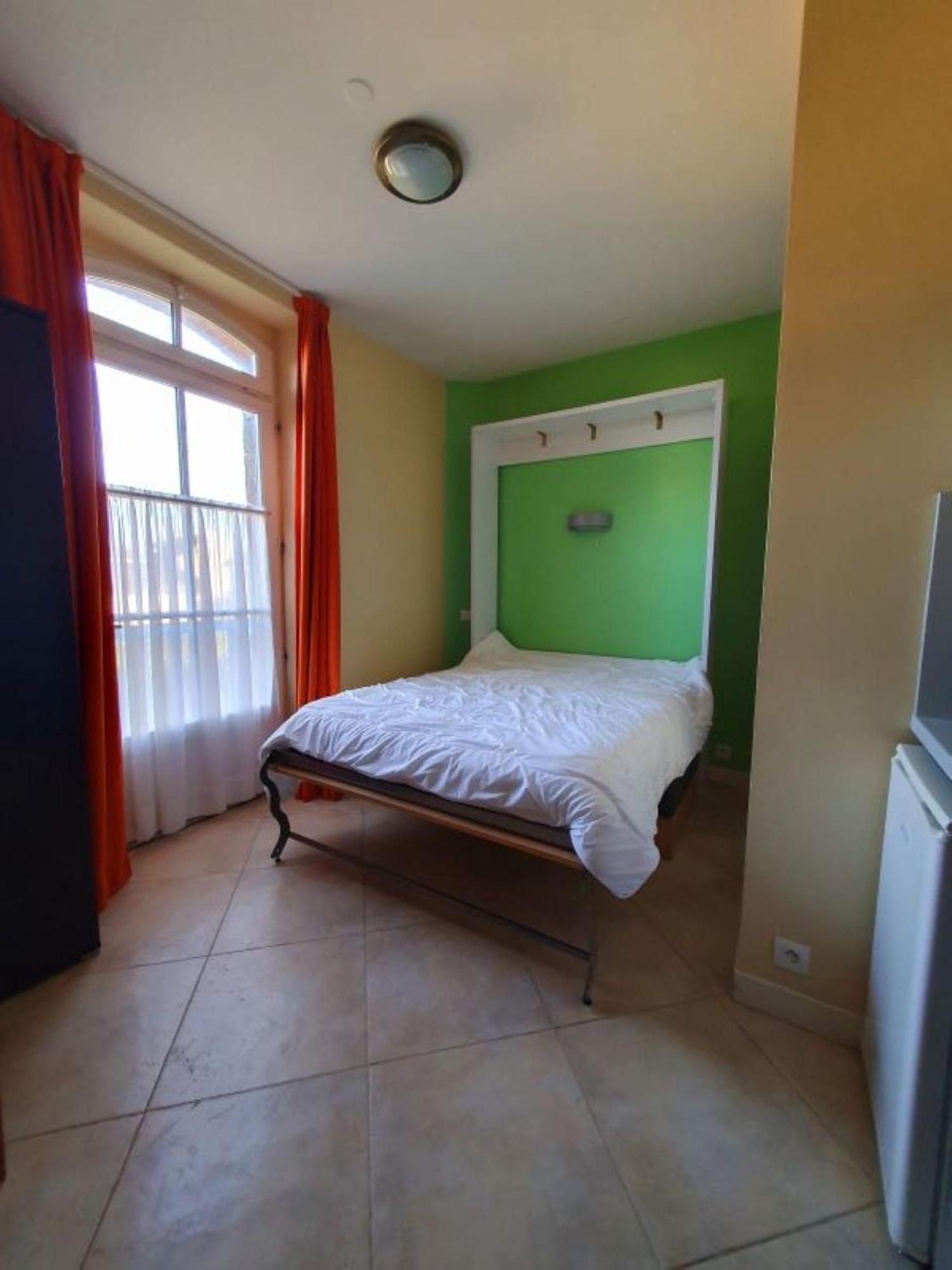 Manoir Le Castel & Beaumaris Apartment *